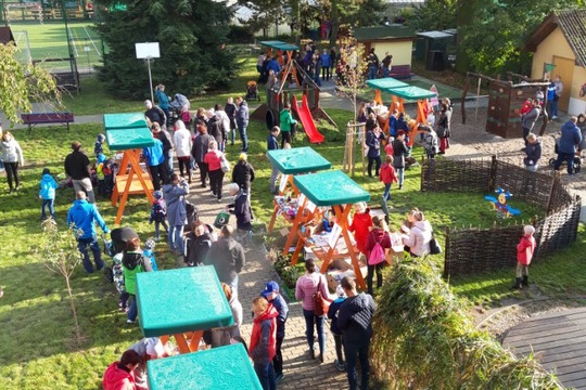 Na zahradě ZŠ a MŠ Žďár nad Orlicí proběhl ve spolupráci šesti vzdělávacích subjektů školní farmářský trh 1