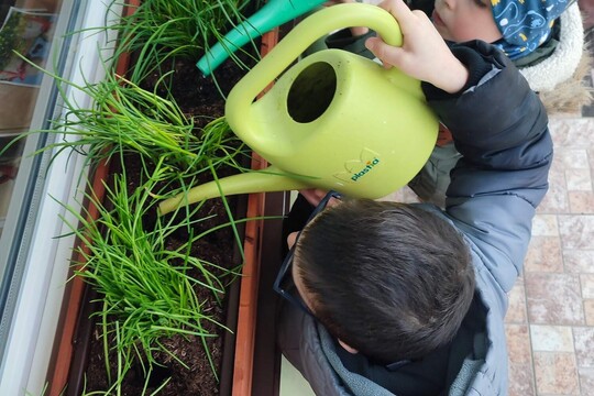 JARNÍ AKCE NA ZAHRADĚ S RODIČI - tvoříme jedlou zahradu 1