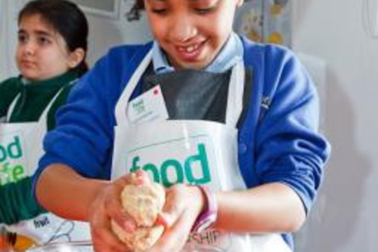 Skutečně zdravá škola aneb propojení zásad zdravé výživy s praktickými aktivitami dětí a žáků 