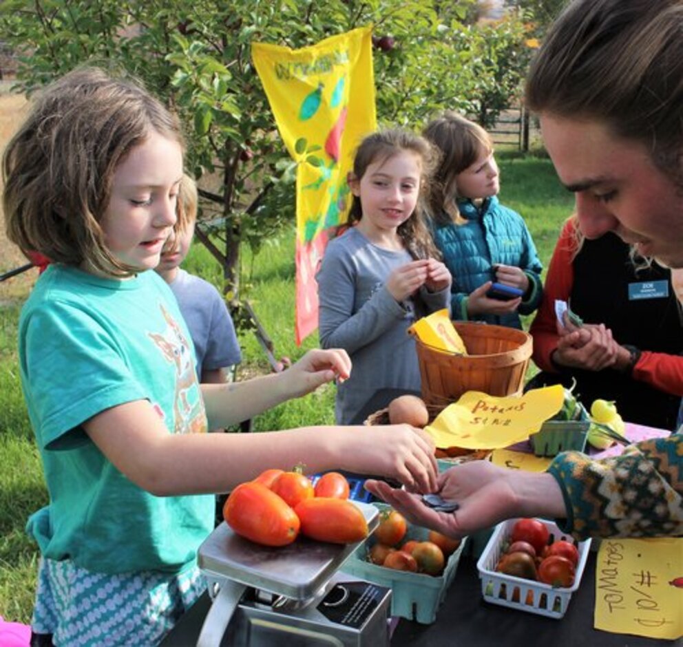 Školní farmářský trh Školní farmářský trh