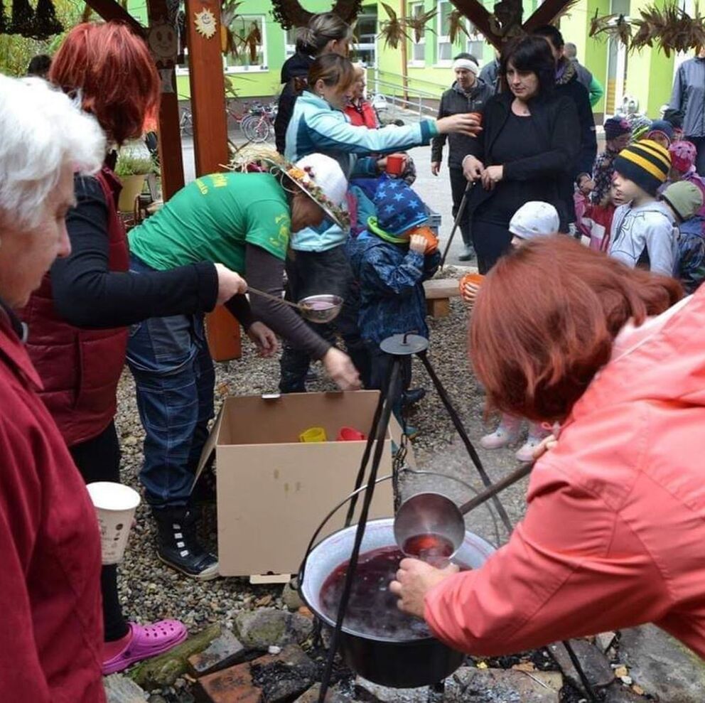 Akce zaměřené na zapojení rodičů a veřejnosti do pěstitelských a kulinářských aktivit Akce zaměřené na zapojení rodičů a veřejnosti do pěstitelských a kulinářských aktivit
