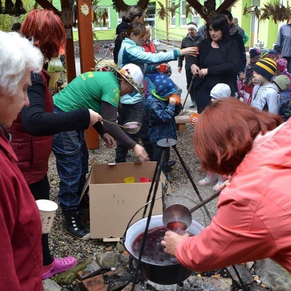 Akce zaměřené na zapojení rodičů a veřejnosti do pěstitelských a kulinářských aktivit