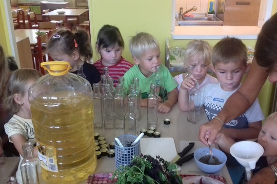 Příprava na školní farmářský trh v MŠ Žďár nad Orlicí 1