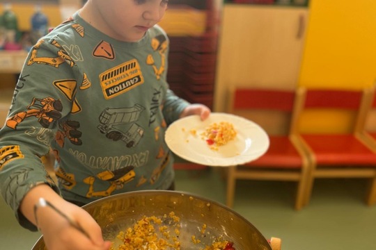 Salát z BIO červené čočky se zeleninou a tofu 1