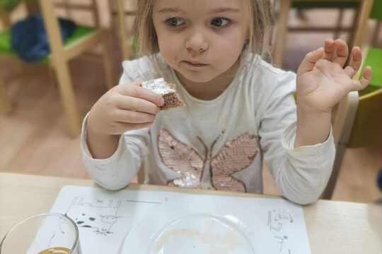 Děti pekly litý perník  1