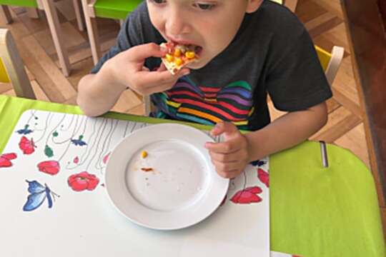 Včeličky připravovaly pizzu Včeličky připravovaly pizzu 1