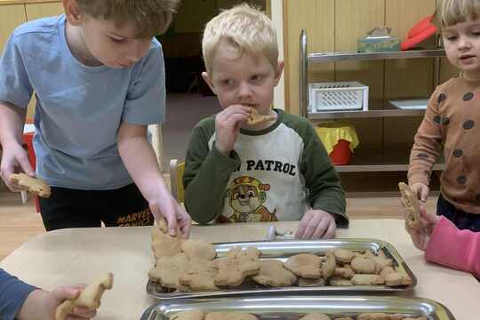 Pečení medových perníků Pečení medových perníků 1