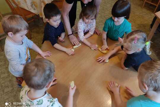 Sázení kytiček a pečení jidášku 1
