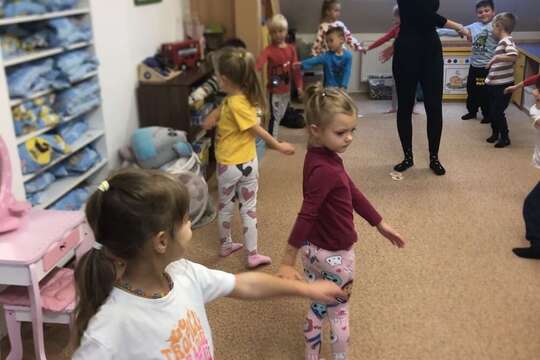 Nově jsme ve školce zařadili pravidelné cvičení jogy 1