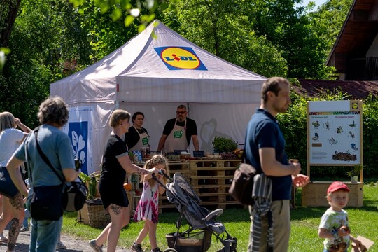 Díky podpoře společnosti Lidl se v Turnově otevřela nová jedlá školní zahrada 1