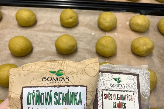 Když zdraví chutná: salát s pečenou rybou a domácí luštěninovou houstičkou Když zdraví chutná: salát s pečenou rybou a domácí luštěninovou houstičkou 1