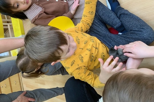 Líhnutí Kuřátek v Naší Mateřské Škole 1