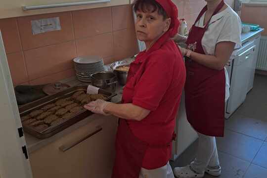 POHANKA JAKO HLAVNÍ CHOD NA NAŠEM STOLE 1