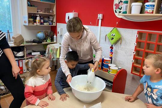 Želvičky z Dukelských hrdinů - Pečeme tvarohový koláč s jablky 1