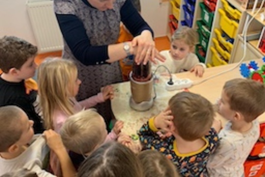 Ovocná zmrzlina ve sněhu u Ježečků Ovocná zmrzlina ve sněhu u Ježečků 1