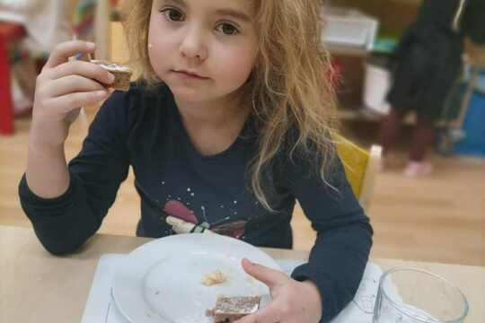 Děti pekly litý perník  1