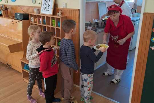 POHANKA JAKO HLAVNÍ CHOD NA NAŠEM STOLE 1