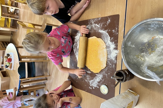 Sklízení mrkve a pečení mrkvových rohlíčků 1