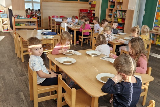 Co chutná Včeličkám Co chutná Včeličkám 1