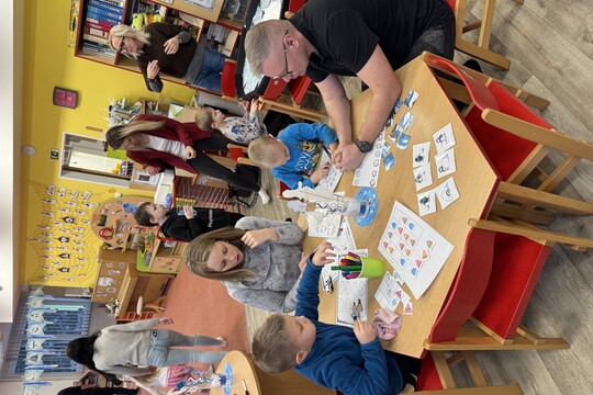 Motýlci z MŠ Kollárova - příprava pomazánky na odpoledne s rodiči 1