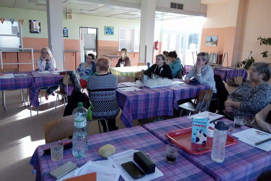 Cyklus praktických seminářů pro pracovníky školních kuchyní na Lounsku odstartoval v ZŠ Přemyslovců 1