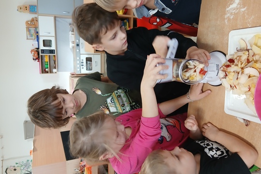 Měla babka čtyři jablka Měla babka čtyři jablka 1