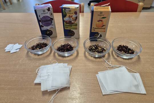 Připravujeme si bylinkový čaj  1