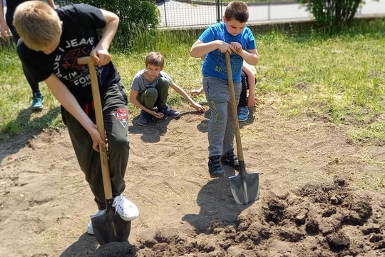 Pracujeme na školním pozemku 1