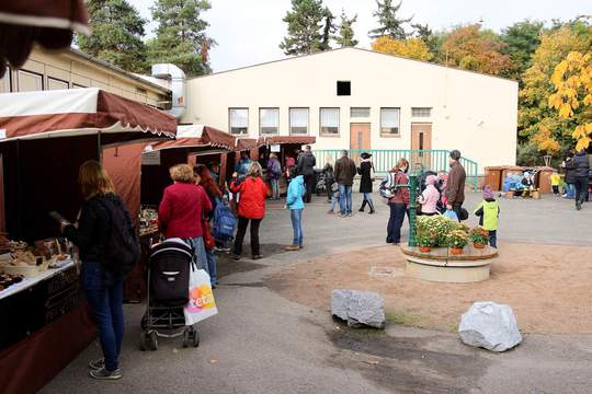 První farmářský trh ve školce se vydařil!  1