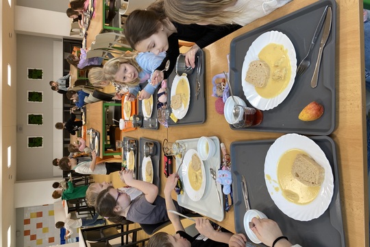 Milujeme jídlo, neplýtváme jím Milujeme jídlo, neplýtváme jím 1