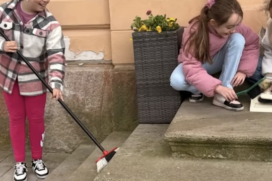 Probouzení jara ve školních truhlíkách 1