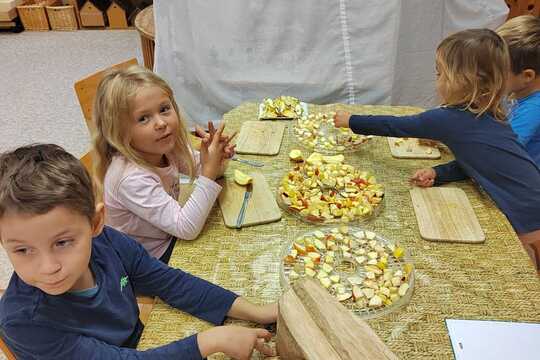 PODZIM KOLEM NÁS PODZIM KOLEM NÁS 1