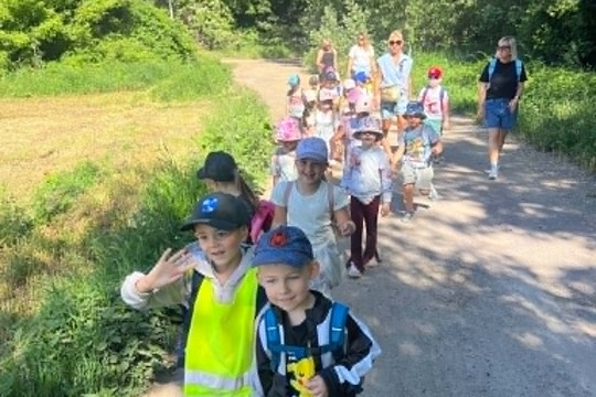 Děti ze třídy Sluníček navštívily farmu v Šanově u Huginka Děti ze třídy Sluníček navštívily farmu v Šanově u Huginka 1