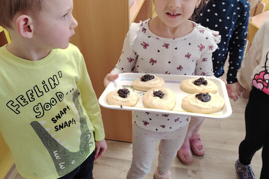 Kytičky z MŠ Kollárova - Masopustní koláčky 1