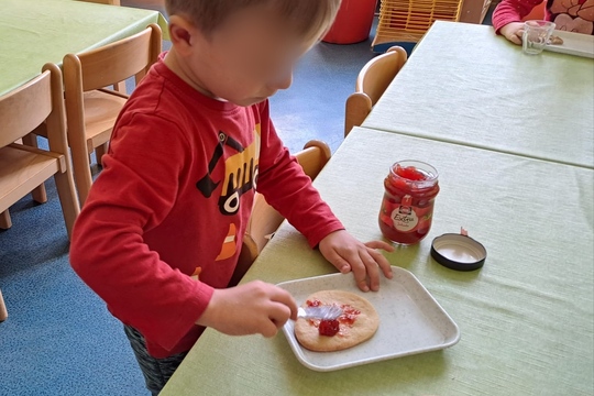 Velikonoční vajíčka z lineckého těsta (veganský recept) 1