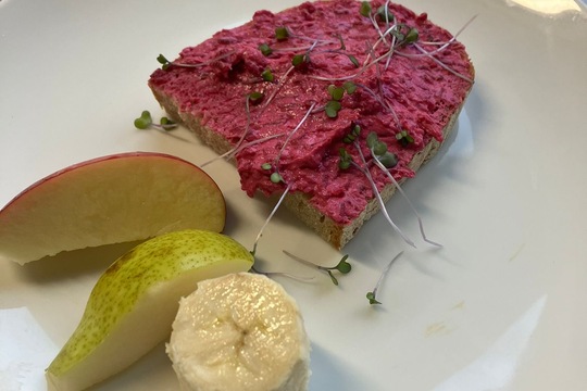 Zdravá svačinka z červené řepy 1