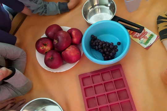 Duhový pokus a výroba ovocných bonbónů 1