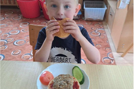ZDRAVÝ HAMBURGER V NAŠEM JÍDELNÍČKU 1