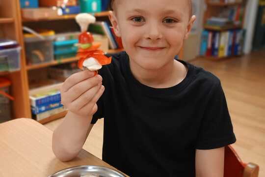 Když se děti baví jídlem 1