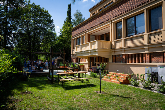 Rehabilitační stacionář Zlín otevřel Jedlou školní zahradu „Rosteme spolu“ 1