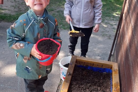 Pěstování ve vyvýšených záhoncích Pěstování ve vyvýšených záhoncích 1