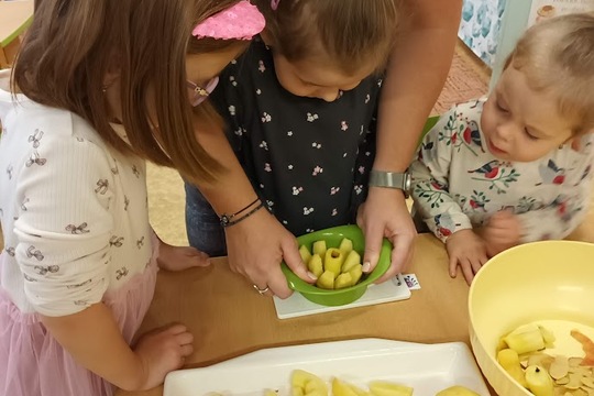 Jablečné křížaly a čaj 1