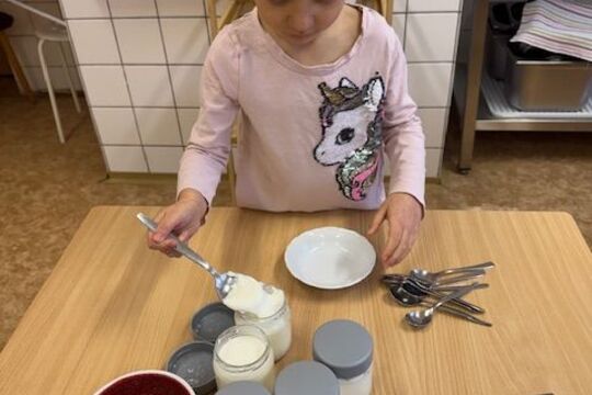 Výroba bílého jogurtu - Sovičky 1