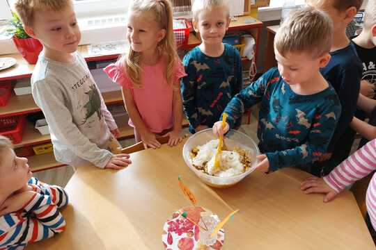 Motýlci z MŠ Kollárova - Dýňový koláč s ořechy 1