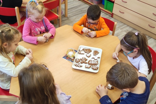 Koťátka z MŠ Kollárova - Vánoční pečení 1