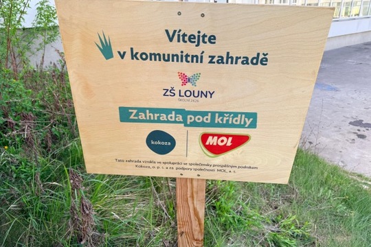 Naše školní zahrada roste pod rukama Naše školní zahrada roste pod rukama 1