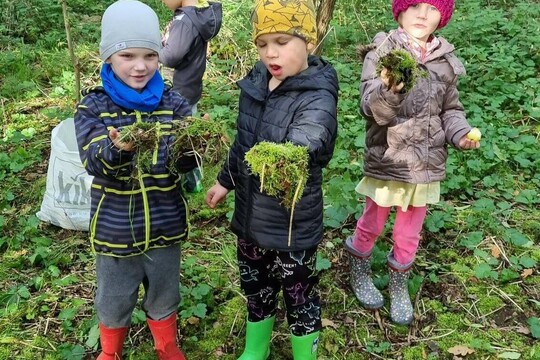 MŠ Sluníčko Krupka - Poznáváme podzimní přírodu se skřítkem Lesníčkem a vílou Lesněnkou 1