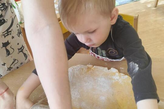 Pečeme s dětmi MRKVÁNKY se švestkovými povidly a vajíčkový QUICHE Pečeme s dětmi MRKVÁNKY se švestkovými povidly a vajíčkový QUICHE 1