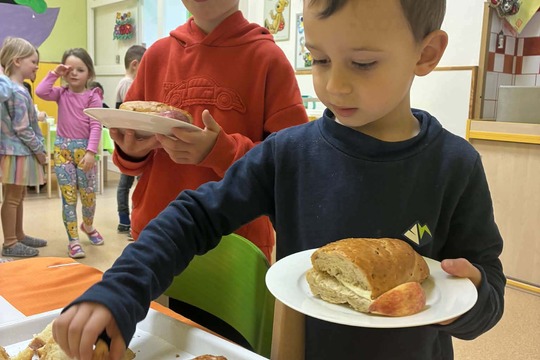 Velikonoční beránek z dětských ručiček 1