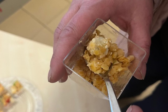 Salát z BIO červené čočky se zeleninou a tofu 1